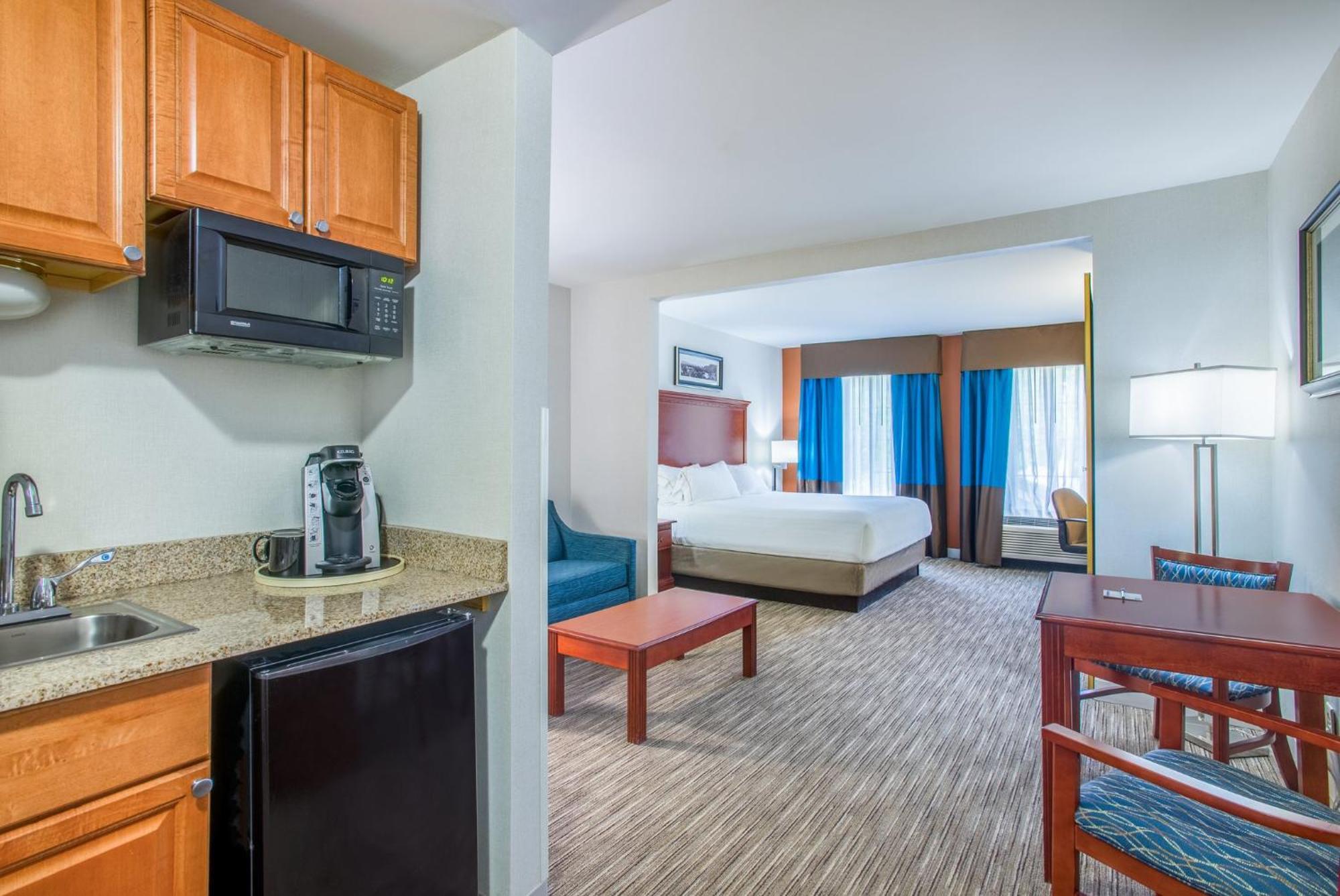Holiday Inn Express Hotel & Suites Brattleboro By Ihg Eksteriør bilde